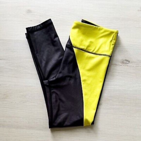 💛🖤 2 piece Yellow and Black Activewear top has tags bottom does not. - Picture 4 of 5